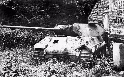 抓住就枪毙，阿登反击战中涂上美军标志的的德国黑豹坦克｜老照片 - 15