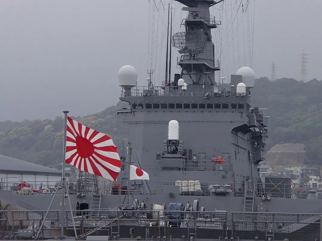 不让挂旭日旗，日本取消参加韩阅舰式，海自两次访华却很老实｜军情晚报 - 8