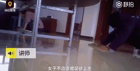 澳媒曝光：一中国女子下跪磕头：“爸妈我错了，以后不看黄色视频了！”更多奇葩言论引争议！“澳网友：“快引进澳洲吧！” - 14