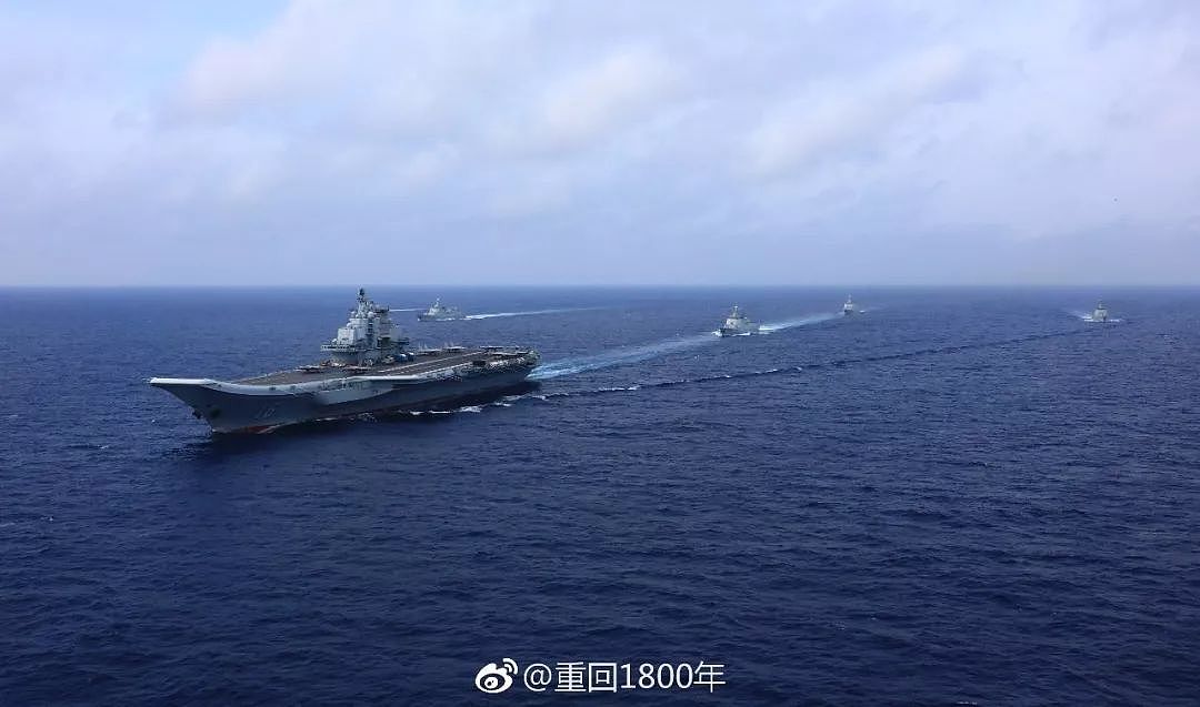 中国军队的“御用摄影师”拼了老命，派服役30年老舰监视辽宁舰 - 11