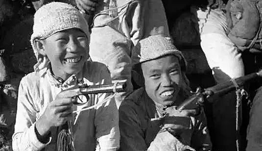 中国也曾有过枪支泛滥，那时宗族械斗都是万枪对轰｜军情晚报 - 13