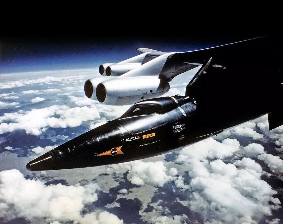 能飞6.7马赫的冷战黑科技，堪比导弹的X-15火箭飞机｜军武正片 - 4
