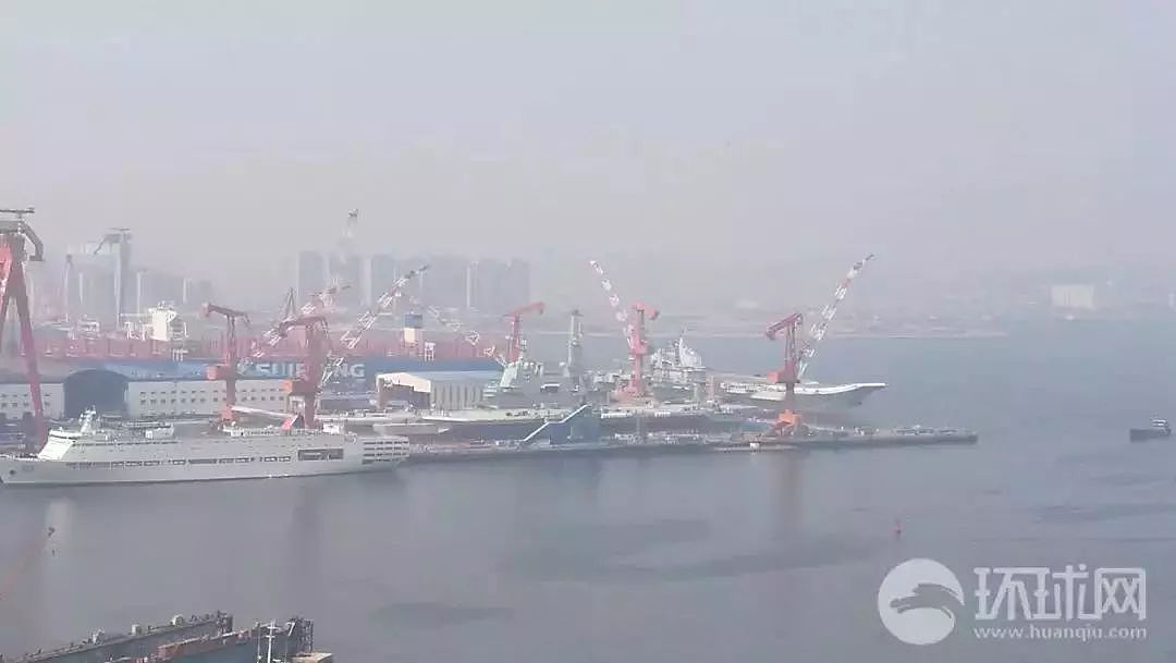 双航母！中国辽宁号与首艘国产航母在大连造船厂胜利会师！ - 2