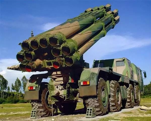 中国火箭炮号称小国战术导弹，射程四百千米的自己为何没装备 | 军情晚报 - 8