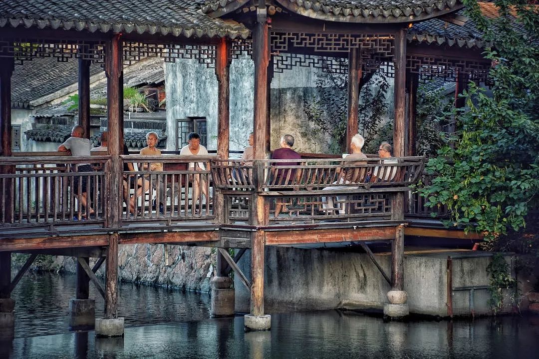 它是中国第一座被列入世界文化遗产的江南小镇，没有乌镇周庄盛名，竟是如此迷人！ - 13