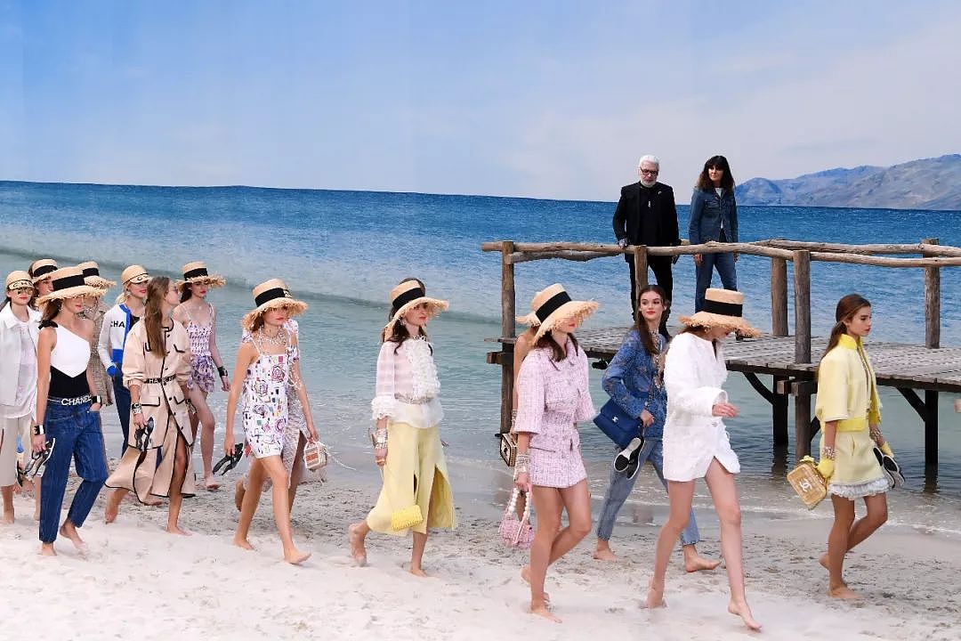 Chanel的包已满足不了我，从刚刚开始全世界女人都想穿它去踩沙滩！ - 39