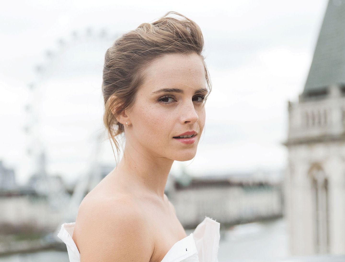 动动嘴巴就能瘦脸｜来自Emma Watson的8个美容窍门 - 70