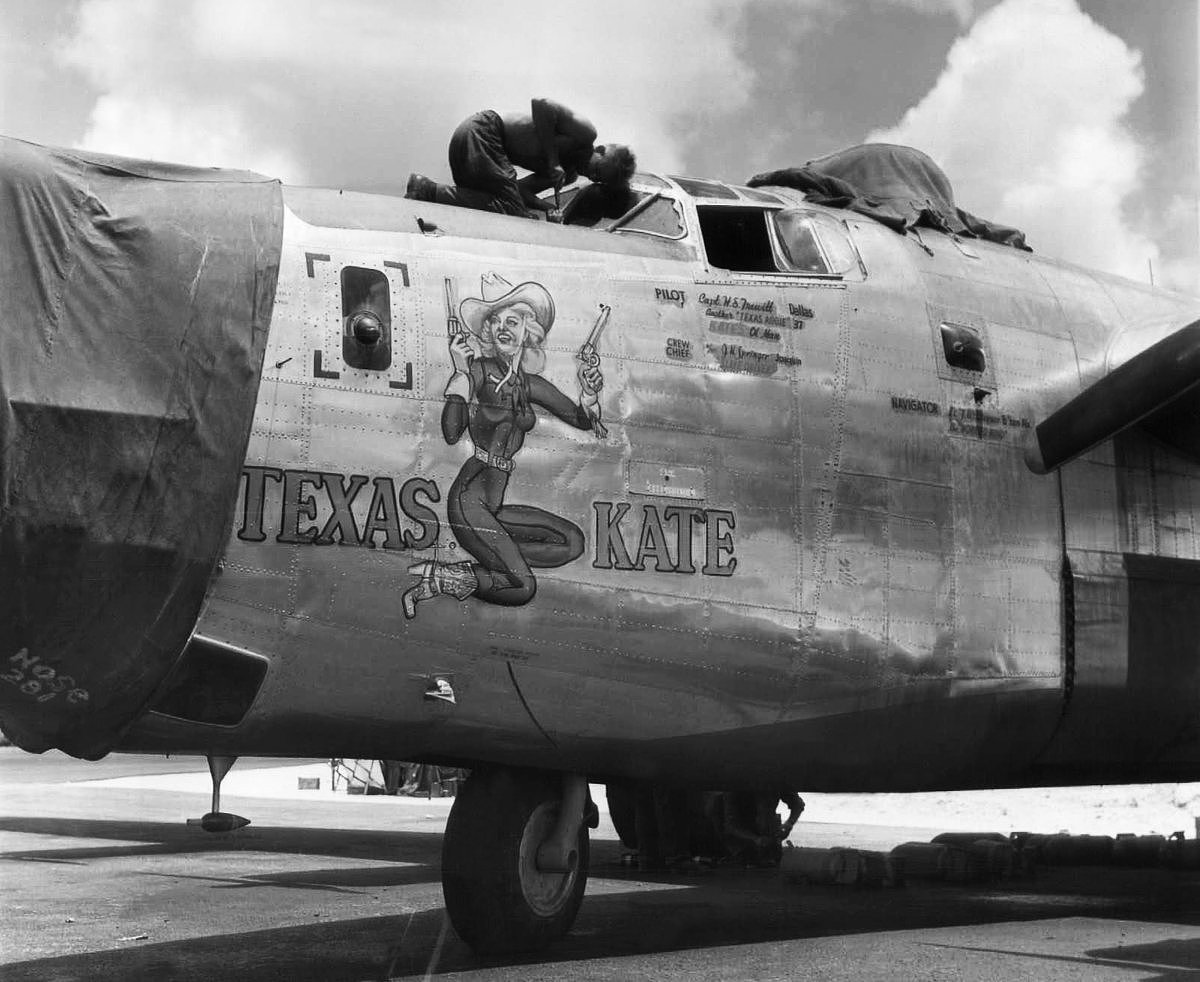 美国B-24轰炸机二战中生产18000架，四成是福特公司生产｜老照片 - 35