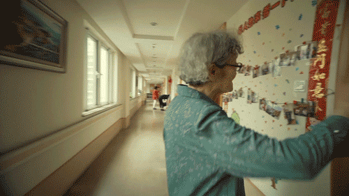 杭州89岁白发姑娘卖房环游世界，90后刷屏点赞：真希望我老了也能这么酷！ - 24