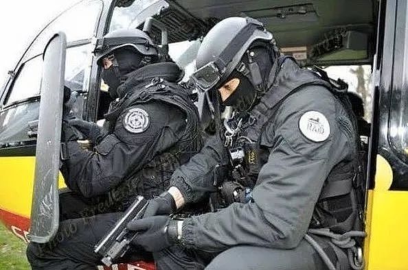 法兰西黑豹| RAID，一支称为“黑衣人特别行动队”的法国反恐精英 - 34