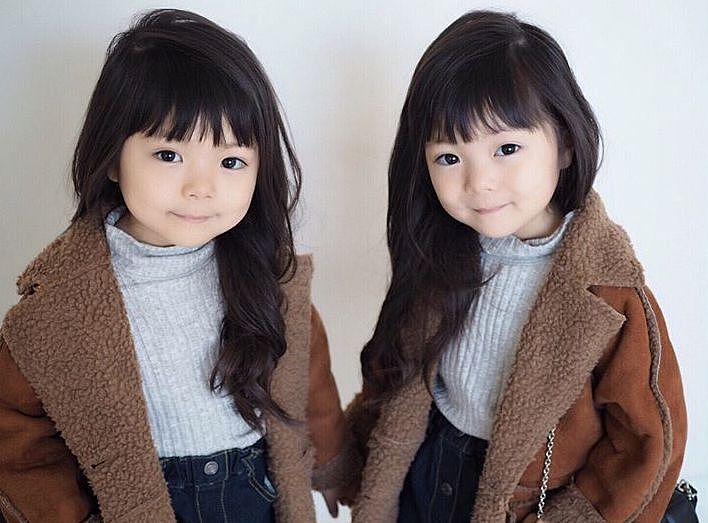 这对日本双胞胎小姐妹，复制粘贴的脸蛋和打扮，直接萌倒无数网友... - 11