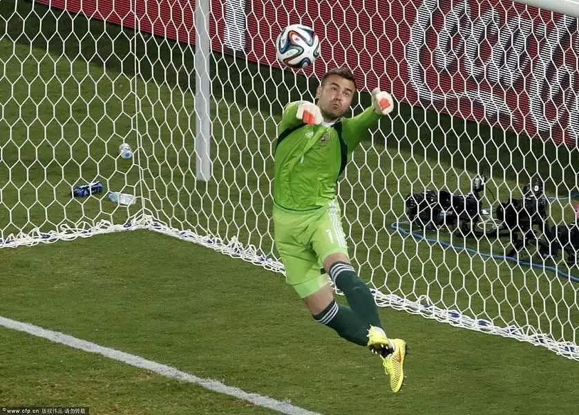 世界杯给了俄罗斯足球救赎的机会，却唯独没给他留下追梦的时间 - 6