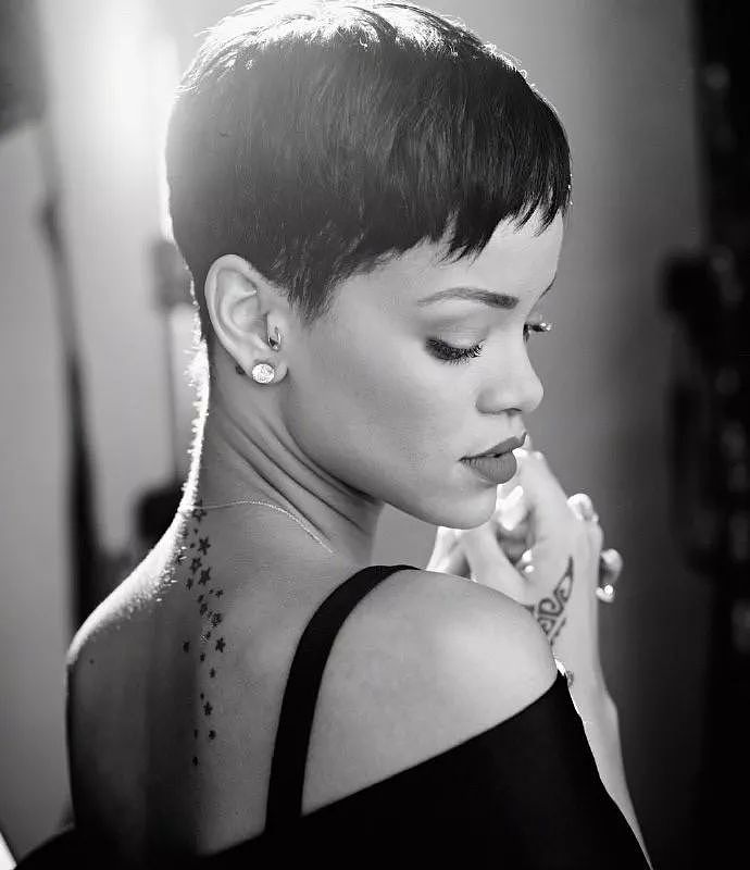 大家好，我是坐拥6亿身家、富可敌国的全球最rich女歌手Rihanna！ - 12
