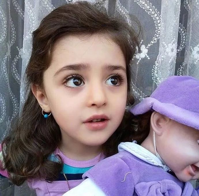 伊朗8岁小女孩被称为“全球最美”！因为太美，父亲辞职做贴身保镖…… - 12