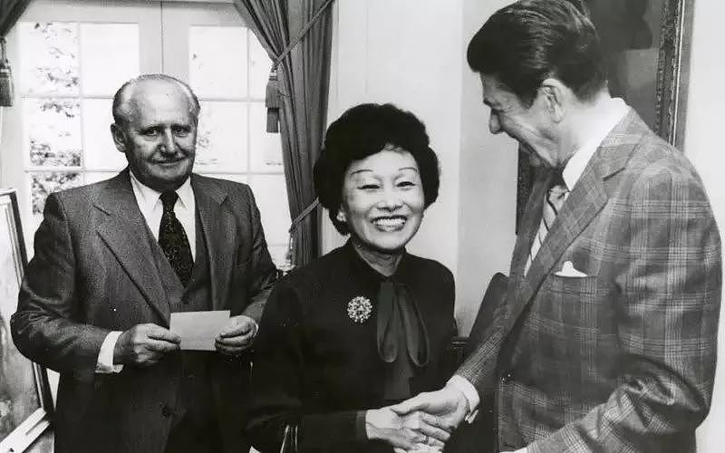邓小平说：她是走上美国政坛的第一位中国女性，是几届中国领导人的座上宾，而刚刚，她近百年的传奇画下了句点！ - 53