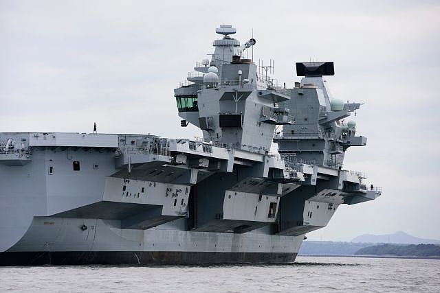 英国奇葩航母俩舰岛，却拥有一项技术“独步武林” - 4
