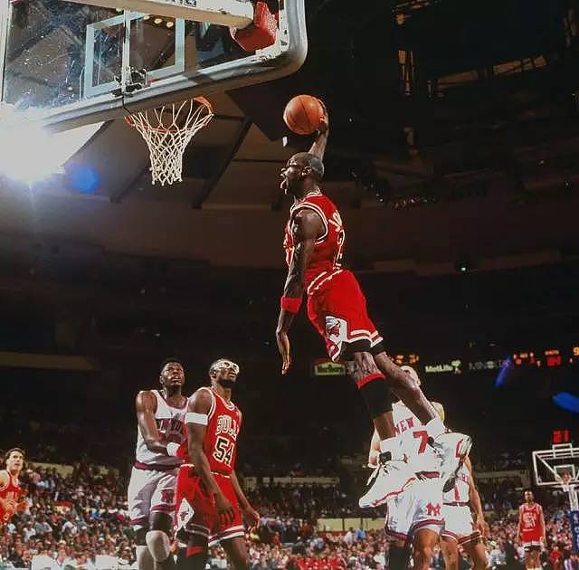 迈克尔·乔丹生日快乐！100张经典照片回顾“篮球之神”的封神路！ - 33
