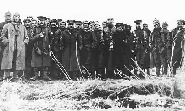 1914年圣诞节停战事件：厮杀数月的英德两军走出战壕，互换节日礼物 - 6