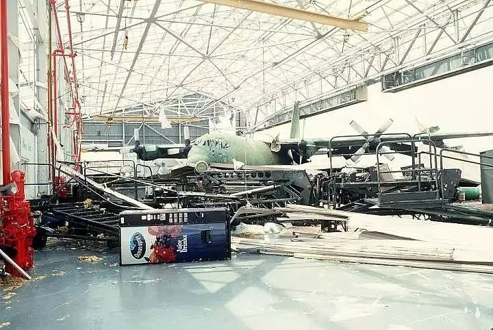 美军22架F22被飓风团灭，中国有过同样的惨痛经历 | 军情晚报 - 17
