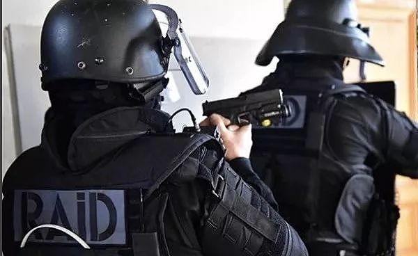法兰西黑豹| RAID，一支称为“黑衣人特别行动队”的法国反恐精英 - 24