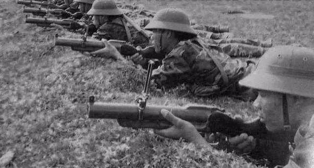 缅甸仿制中国97步枪配美国枪榴弹，那为啥95很少用榴弹？｜轻武专栏 - 10
