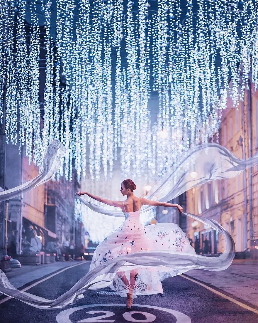 一个俄罗斯摄影师，带着美女环游世界，掀起裙子的艳照全世界都窒息了！ - 7