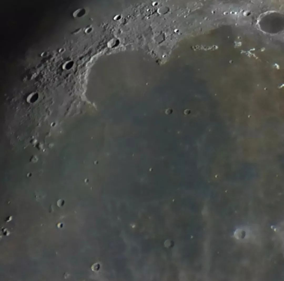 加州宅男狂拍50000张月球照片，合成了NASA都惊艳的作品。。。 - 12