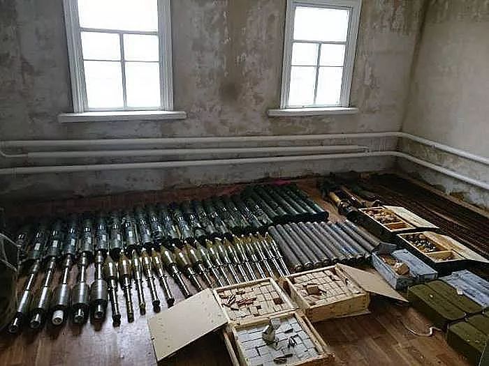 神奇的国度！乌克兰警方在55岁大妈家发现军火库缴获大量火箭筒 - 3