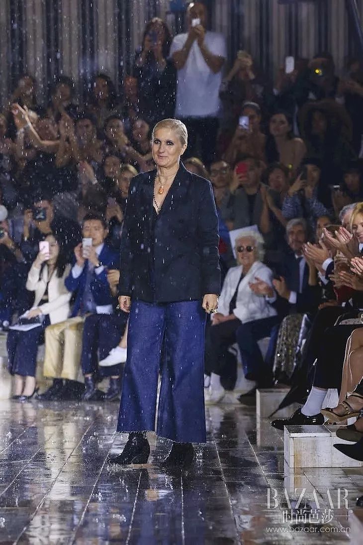 淋着雨也要时髦向前，Dior 2019早春大秀雨中绽放自由姿态！ - 51