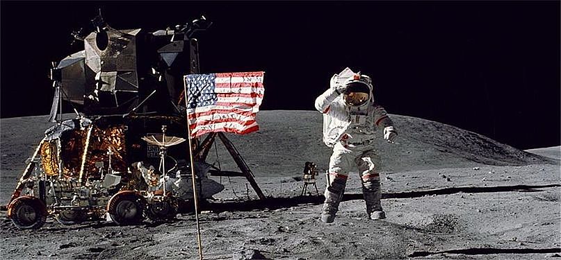月球上旗子怎么会飘？登月是四十万美国人打造的骗局吗? | 军武漫画 - 20