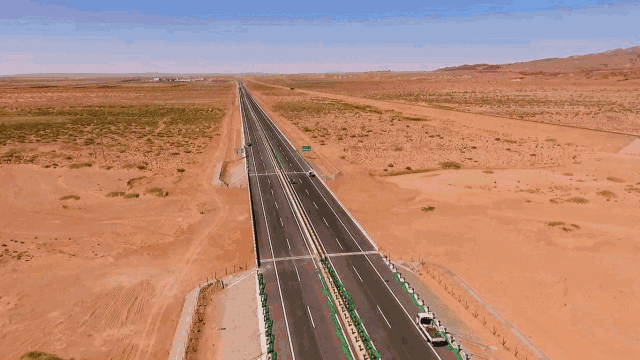 世界最长沙漠公路，耗资370亿，一路风景如画，自驾美爆了！ - 2