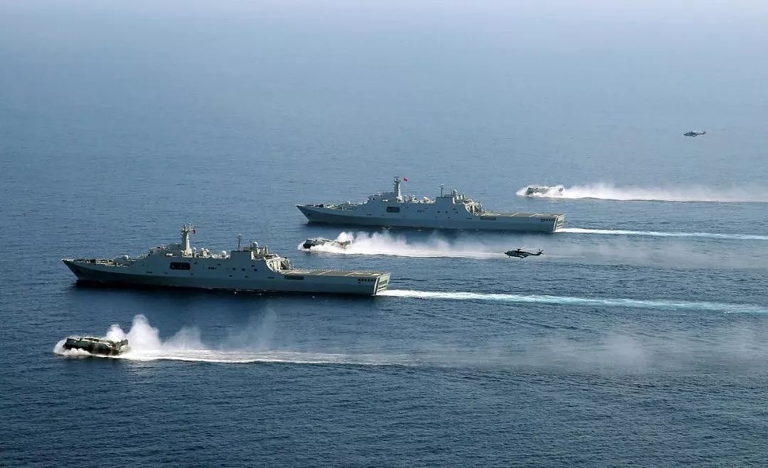 万吨巨舰“龙虎山”即将服役，中国两栖作战能力从量变到质变｜专家热评 - 2