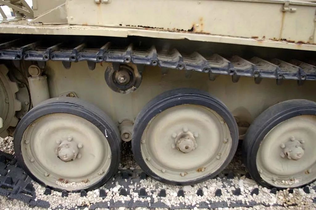 厉害了，法国这奇葩搞出世界首款自动装弹坦克，还是左轮装填 - 13