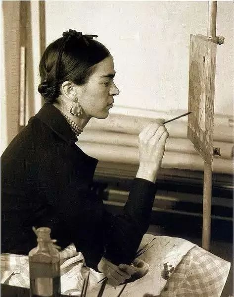 她放荡好色，拥有着最残破的身体，却画出了毕加索都自叹不如的作品！ - 79