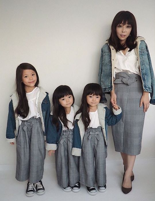 这对日本双胞胎小姐妹，复制粘贴的脸蛋和打扮，直接萌倒无数网友... - 25