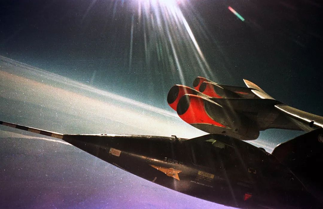 能飞6.7马赫的冷战黑科技，堪比导弹的X-15火箭飞机｜军武正片 - 3