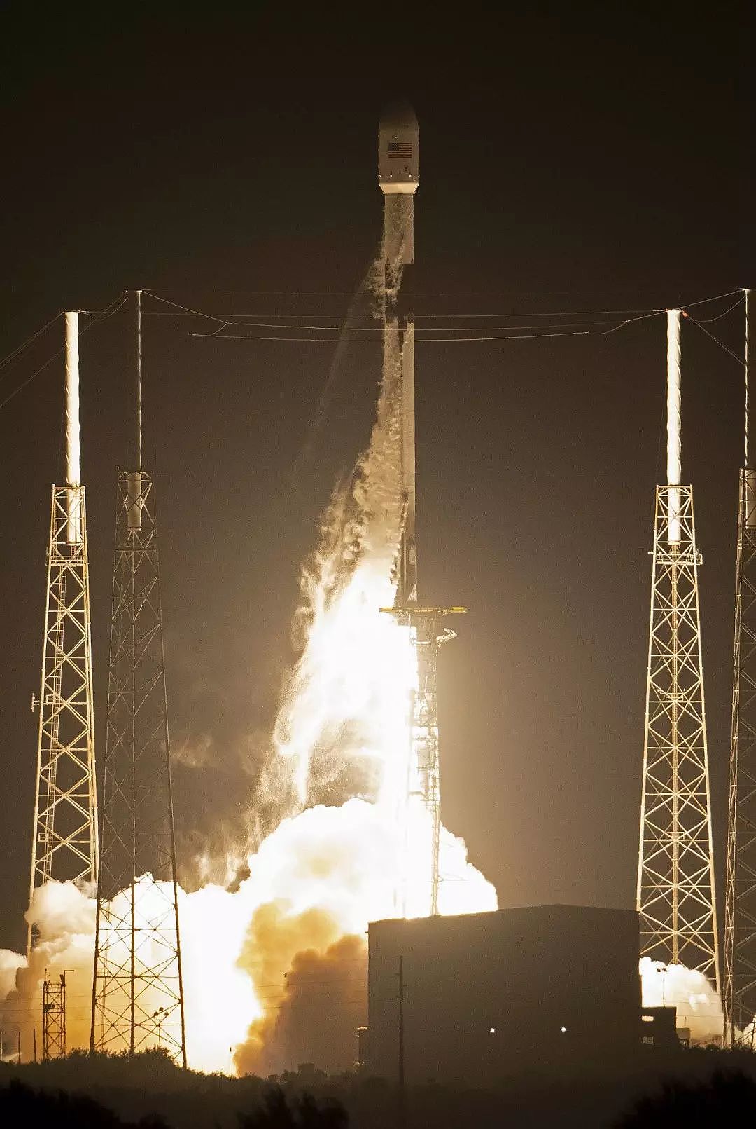 SpaceX 60 颗星链卫星部署成功：一个全球卫星群能给马斯克带来什么？ - 2