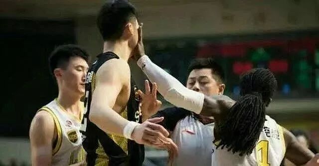 遍地可见的外籍篮球手，这个抖音百万粉丝的美国人是最深爱中国的！ - 26