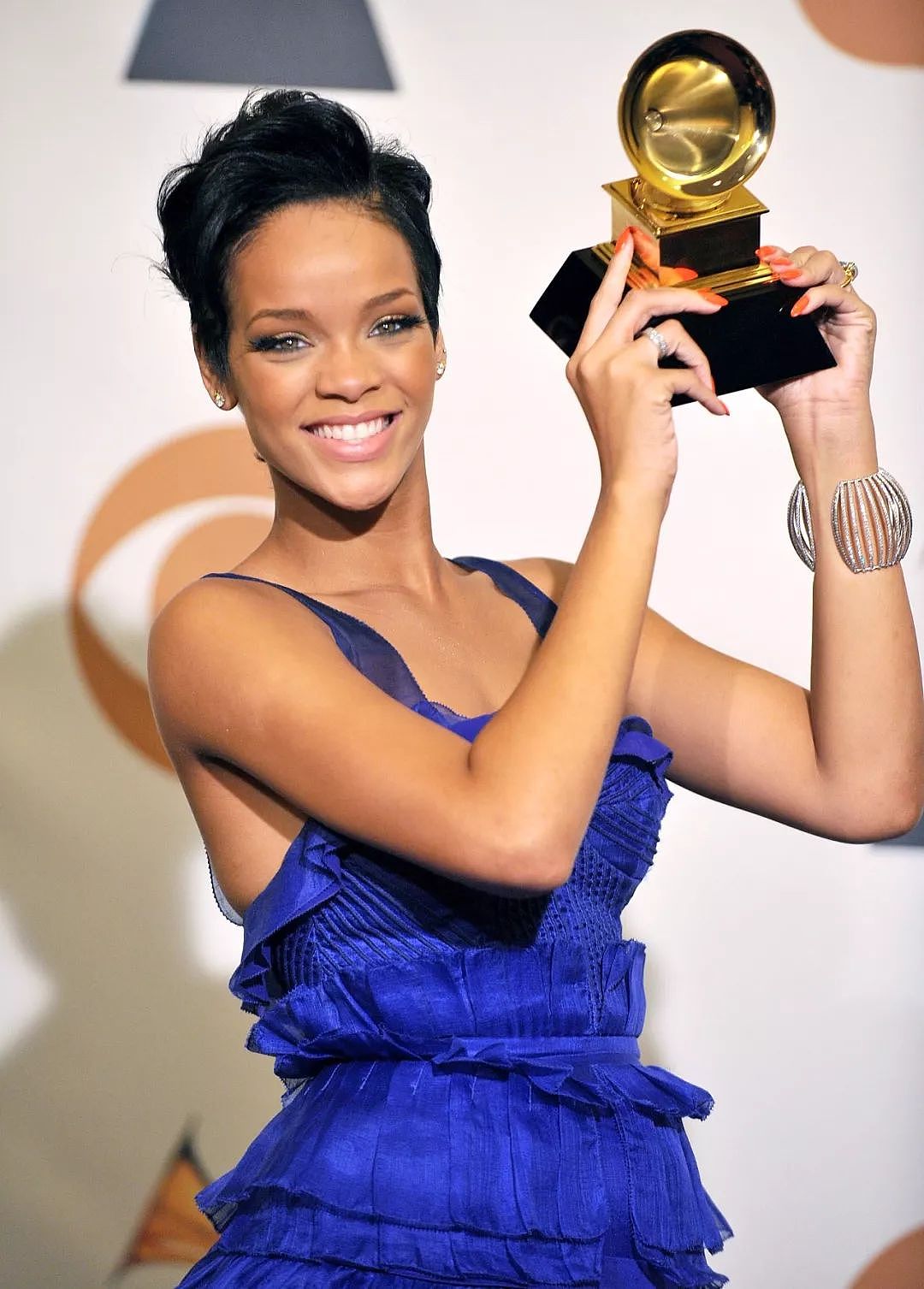 作为身价最高的女歌手，还有什么是Rihanna做不到的？ - 7