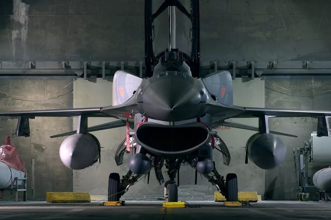 坠毁8架！美国卖给台湾的阉割版F-16，到底什么型号？｜军武正片 - 3
