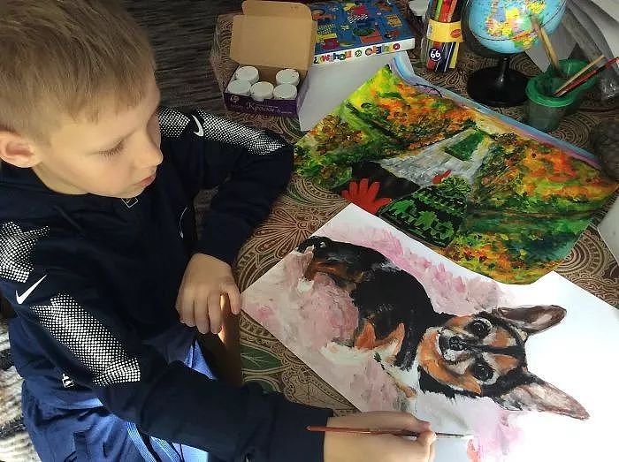 这个9岁小男孩靠画画救了上百只流浪狗！ - 4