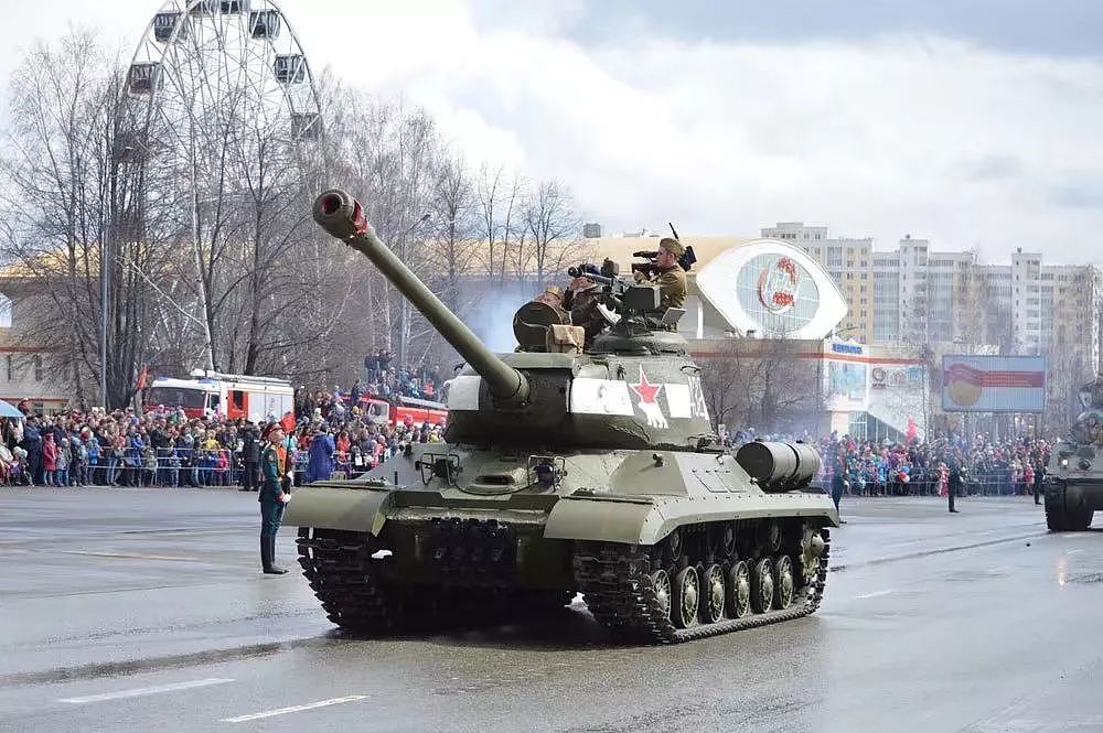 俄国阅兵把二战古董战车开上大街，T35坦克引起军迷一片尖叫 - 31