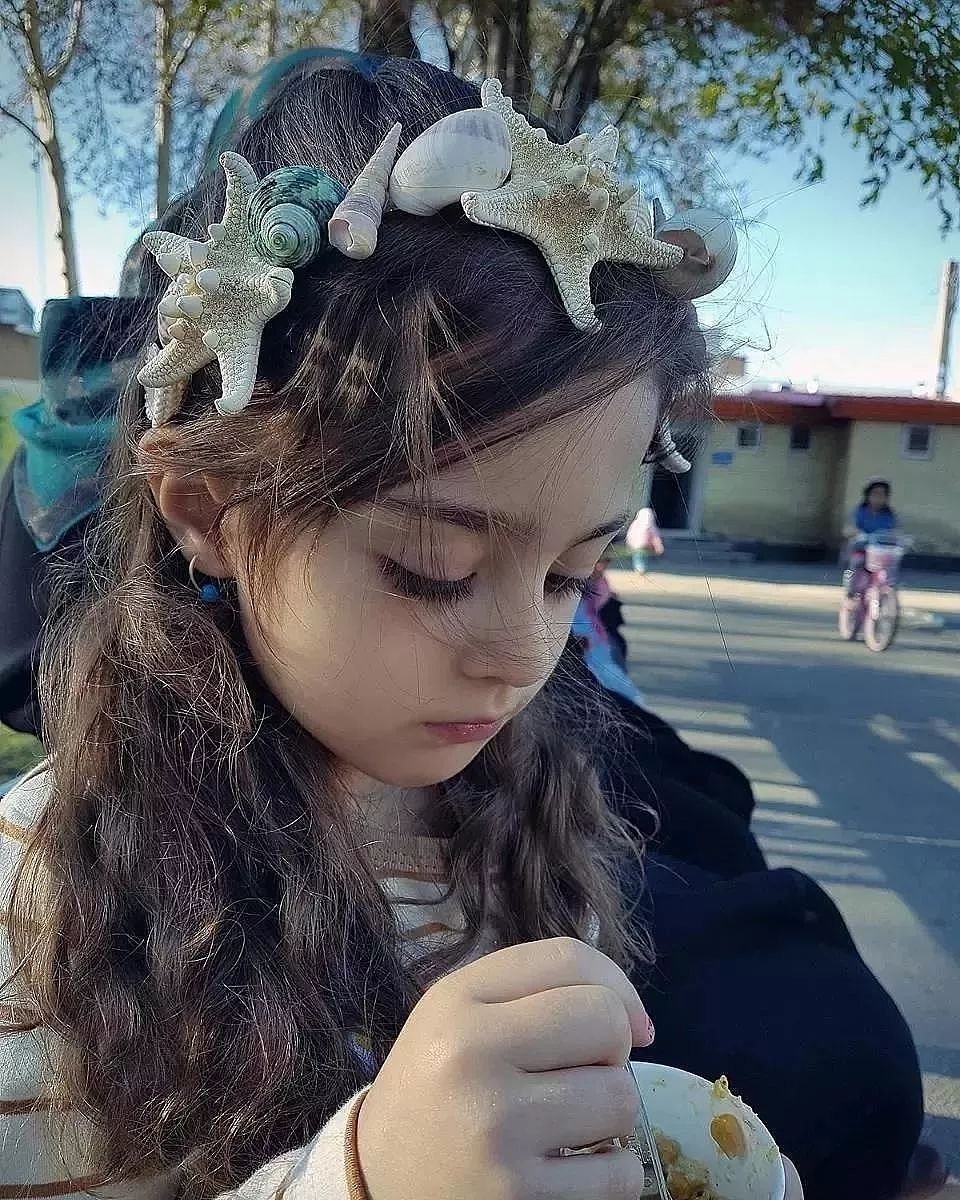 伊朗8岁小女孩被称为“全球最美”！因为太美，父亲辞职做贴身保镖…… - 6