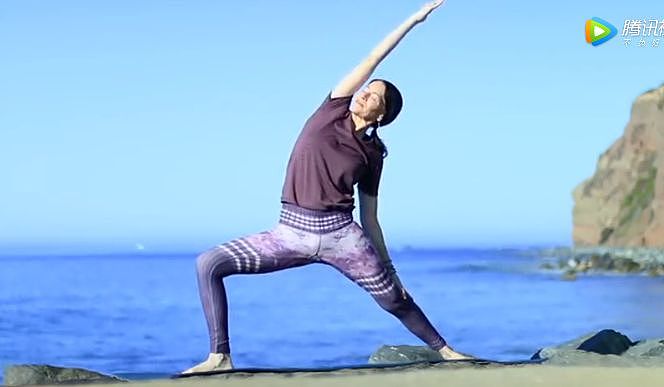 海边练瑜伽，精气神十倍充足 ▷ 每日一练 - 13
