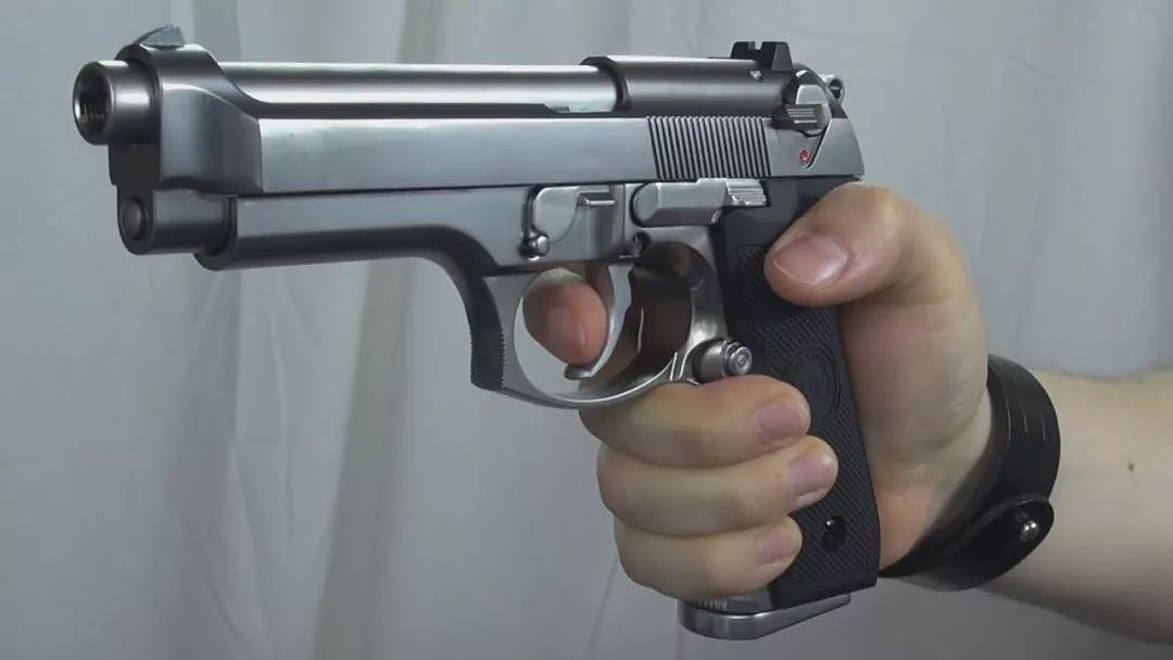 香港警匪片中的枪你最喜欢哪一款？AK很多都是56改 | 轻武专栏 - 14