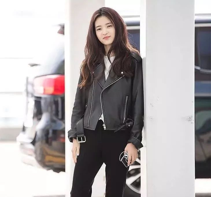 她是全韩国最能穿出纯正”港风“的实力派女演员金泰梨，颜值衣品all在线，是真·人间仙女没错了！ - 18