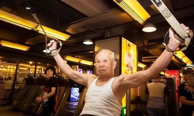 103岁的中国“肌肉爷爷”，健身到老可能就是这样的！ - 22