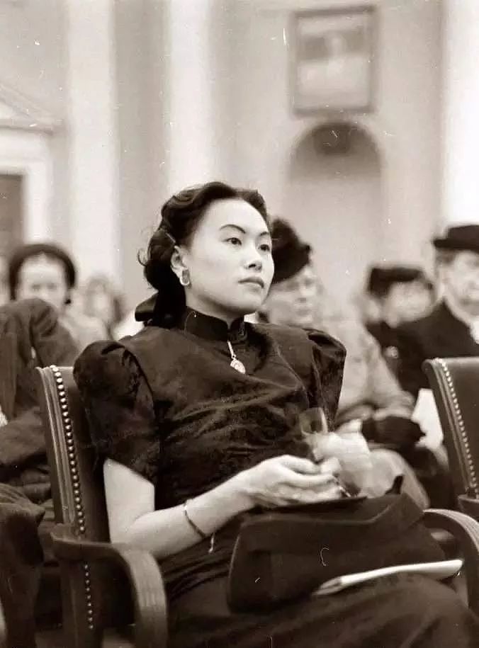 邓小平说：她是走上美国政坛的第一位中国女性，是几届中国领导人的座上宾，而刚刚，她近百年的传奇画下了句点！ - 5