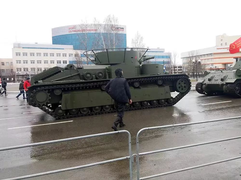 俄国阅兵把二战古董战车开上大街，T35坦克引起军迷一片尖叫 - 6