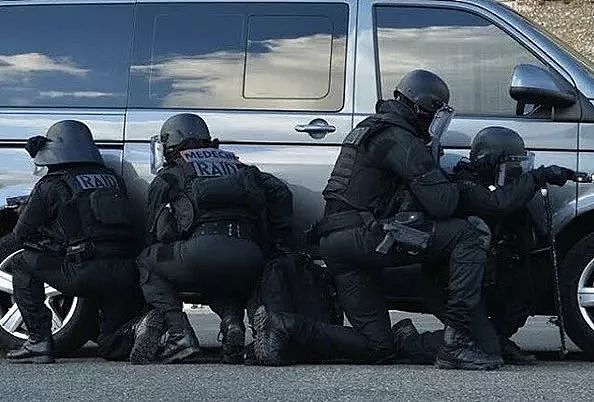 法兰西黑豹| RAID，一支称为“黑衣人特别行动队”的法国反恐精英 - 25